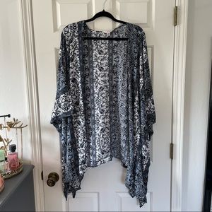 MOVING SALE - Sun & Shadow Drape Kimono Cover Up Paisley Blue and Black Sz M/L